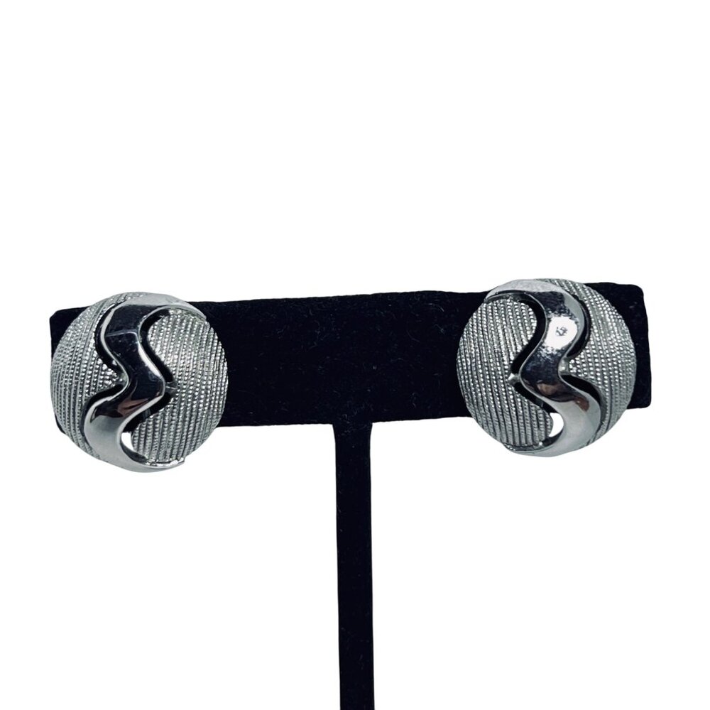 Vintage Crown Trifari Textured Silver Tone Clip On Earrings (5775)